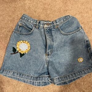 Super cute vintage Arizona Denim Shorts high rise mom/straight leg cut